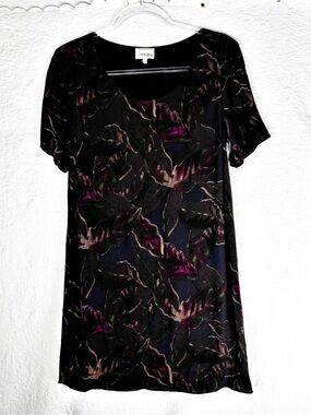 Wilfred Free Aritzia Teigen Dark Floral Botanical Tee Shirt Shift Dress size S